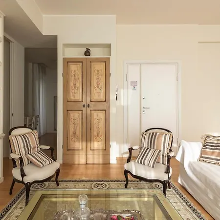 Casa Gramsci Luxury アパート ペザロ